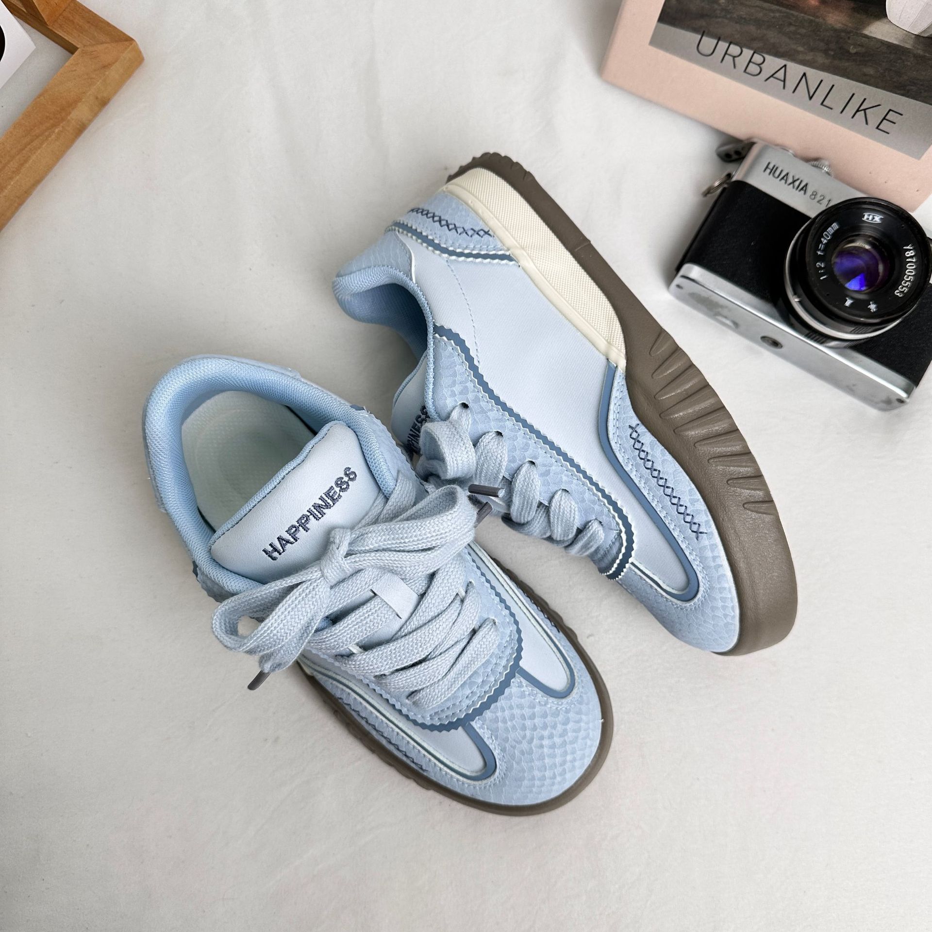 Yuanbo 2025 primavera nuevo estilo zapatos de lona para estudiantes de corte bajo zapatos de lona deportivos casuales para mujer zapatos de cuero para mujer