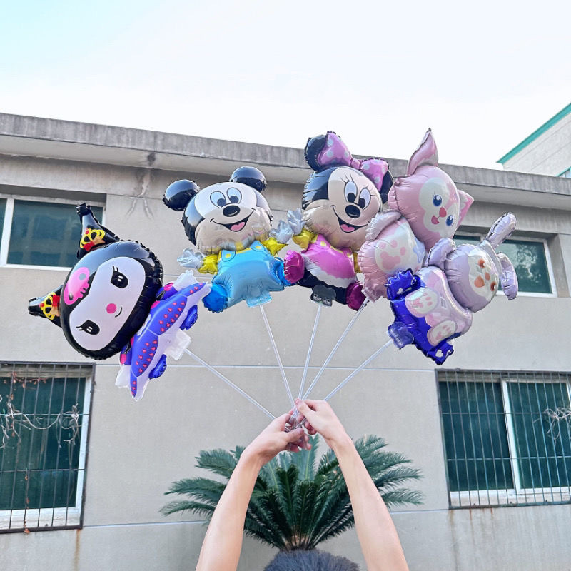 Scan the QR code to give away clip-on support balloons, cartoon children's inflatable pole balloons, bats and hand-held balls, mixed batches