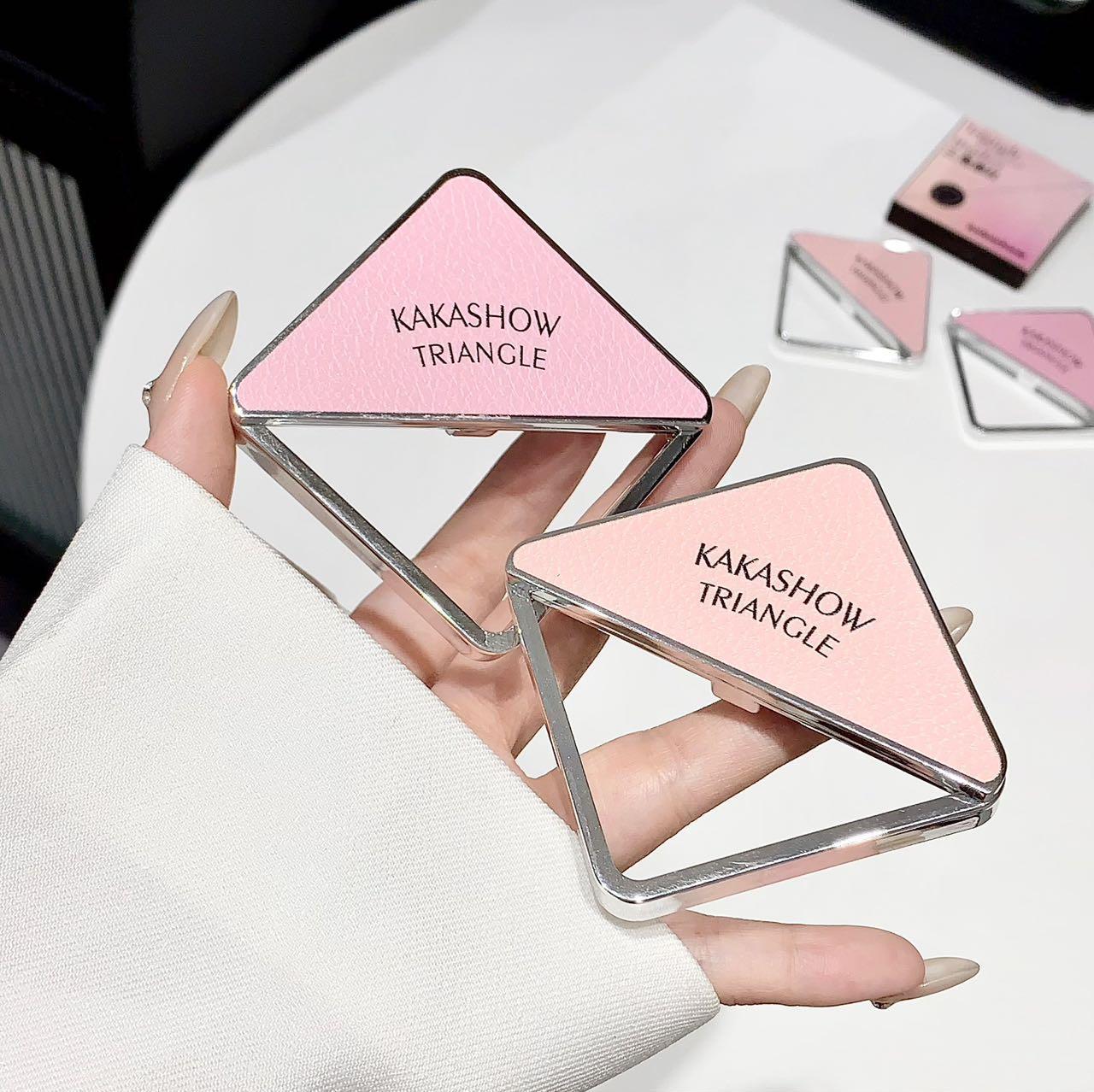 kakashow's rotating triangle two-color blush is a natural, smooth and color-enhancing matte Korean-style energetic blush with a swelling color undefined