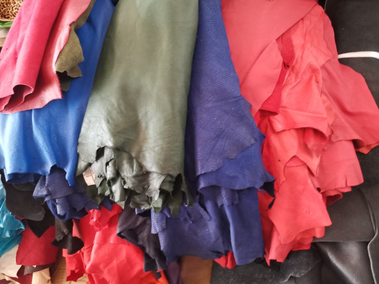 高价回收皮料牛皮羊皮猪皮真皮收购