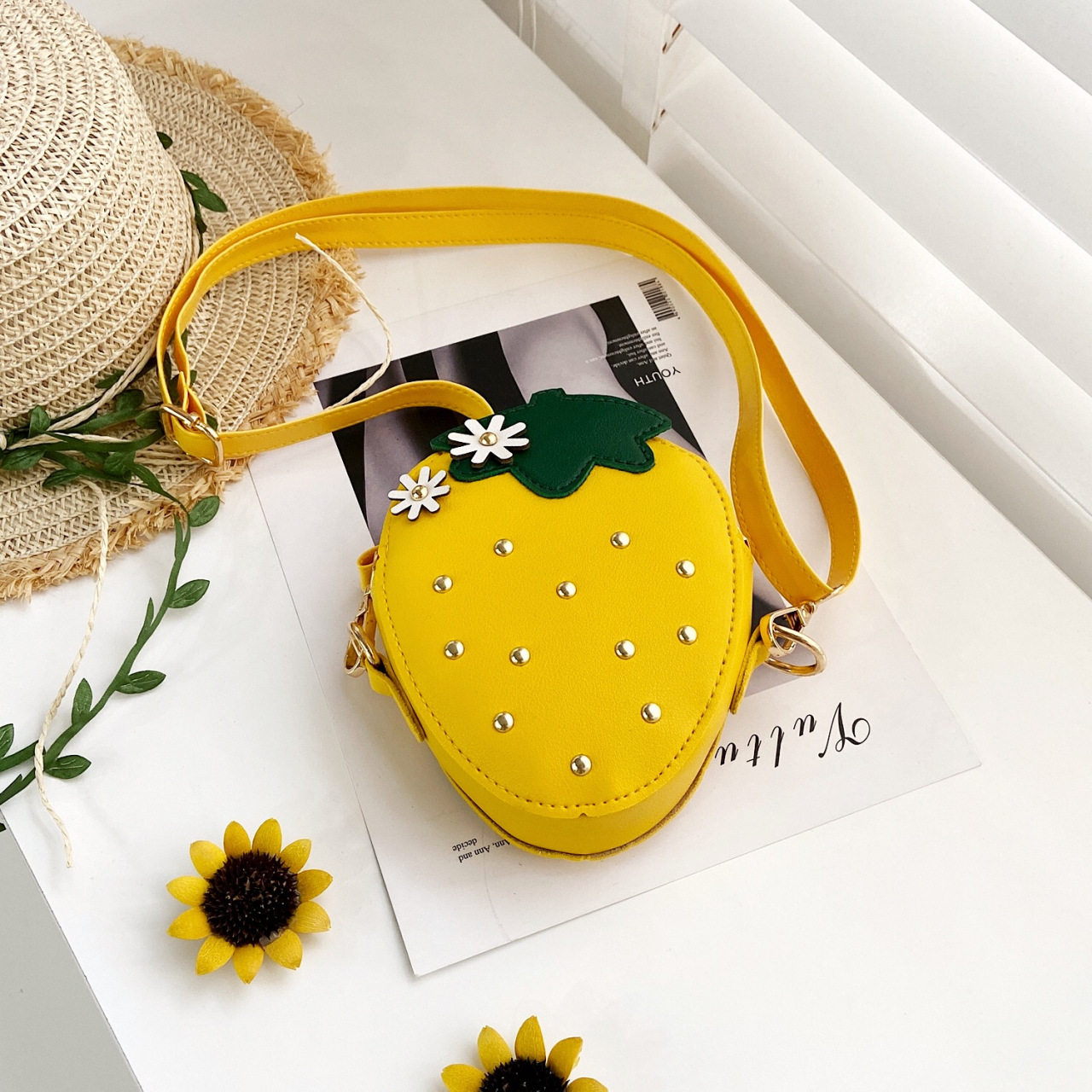 2025 verano nuevo estilo bolso para niños coreano bolso de mensajero para niñas moda niña linda fresa accesorios bolso pequeño marea