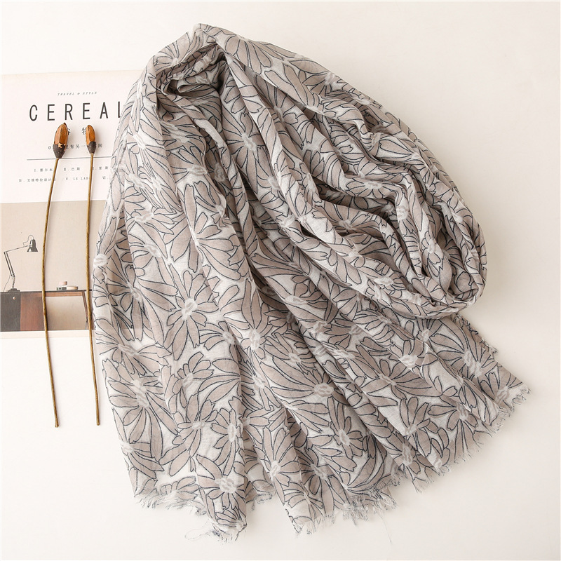 Vente En Gros Fil Gris Petites Fleurs Unie Crème Solaire Châle Foulard En Soie Nihaojewelry display picture 4