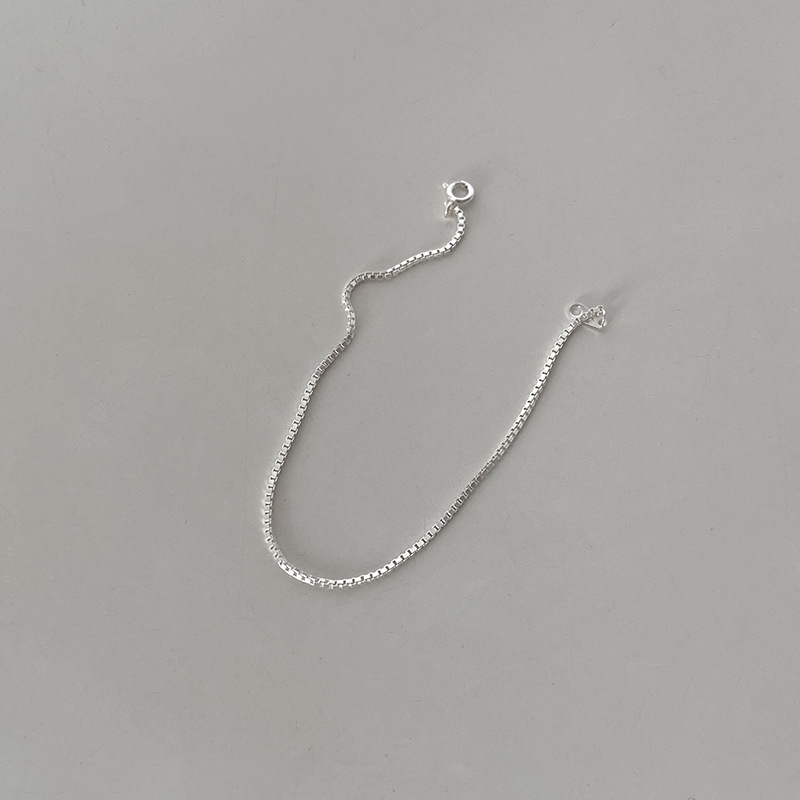 Pulsera de lujo ligera de estilo japonés ins diseño de nicho en línea rojo todo partido femenino verano plateado simple novias pulsera de estudiante moda