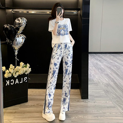 ヨーロッパのブランドのレジャースポーツスーツの女性の夏のファッションの洋風のプリントのtシャツの氷の糸の広い足のズボンの2つのセットのファッション
