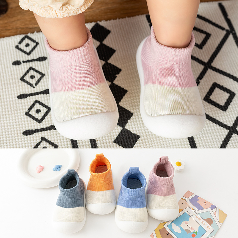 2023 nuevos zapatos infantiles zapatos de color para niños con suela suave exterior zapatos infantiles antideslizantes interiores para bebés