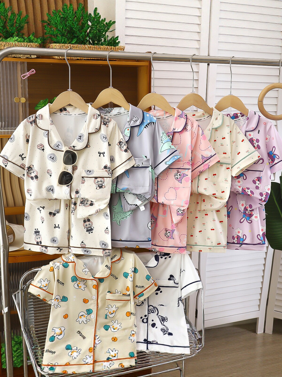 Niños de verano nuevo dibujos animados mangas cortas ropa de vestir para el hogar, hombres y mujeres con solapa ropa de aire acondicionado, pijamas delgados impresión
