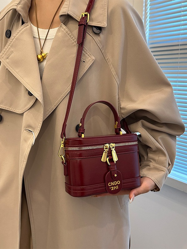 Caja de mano de alta sensación, bolso pequeño cuadrado para mujeres 2025, nueva moda coreana, moda popular, bolso de hombro de viaje