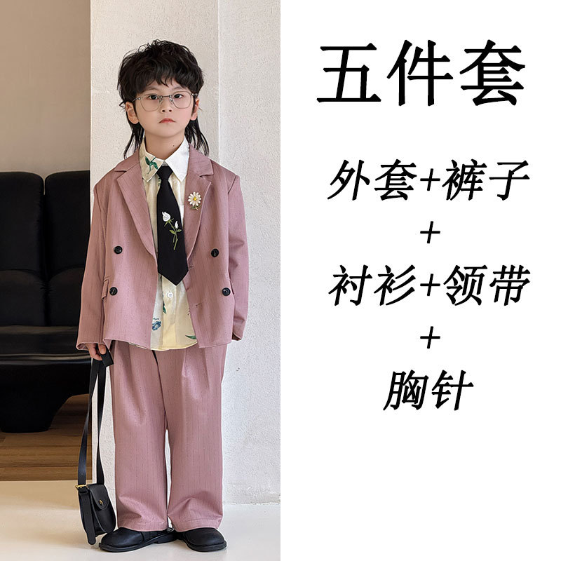 Розовый пиджак классического кроя, комплект, костюм, штаны, штора, рубашка, галстук, брошь