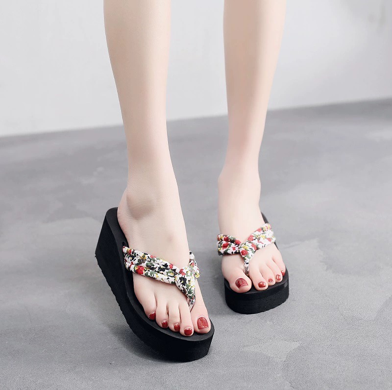 Новые инсы Повседневные женские клип Вьетнамки Приморский пляж Модные супер высокой нижней плоской Клин Тапочки