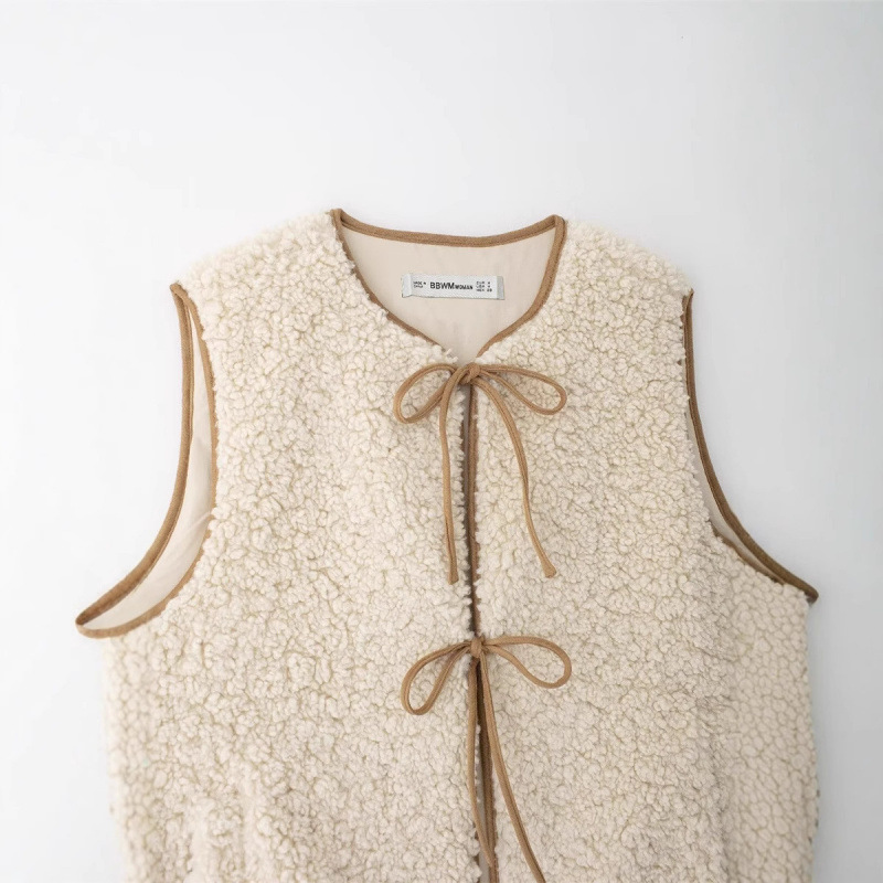 autumn fashionable vest sleevless with a round collar