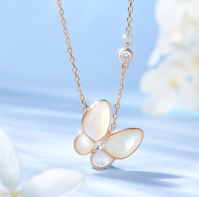 Fritillary butterfly necklace female summer niche light luxury elegant high sense 2023 new advanced clavicle chain 520 gift