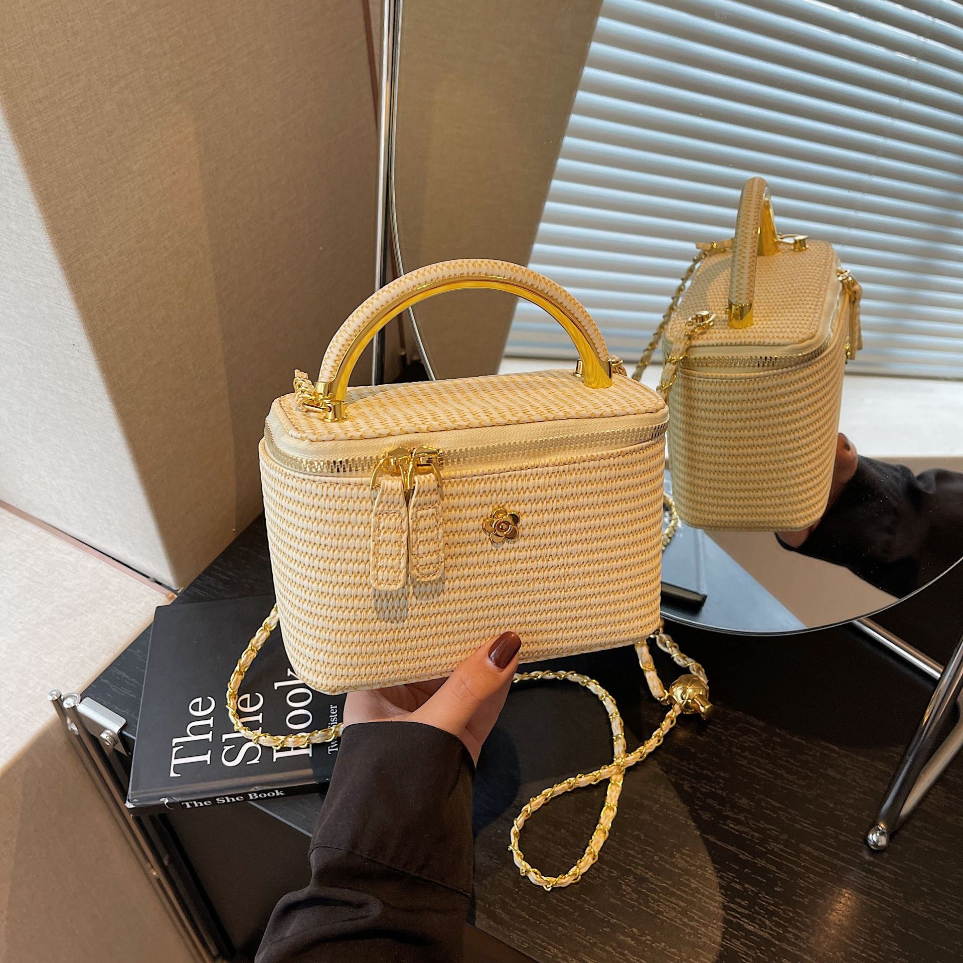 Tendencia transfronteriza simple bolsas casuales bolsas de caja bolsas de hombro ligeras tejidas diarias frescas bolsas de aire extranjero