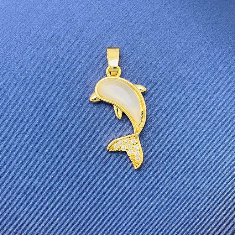 百種類のペンダントは心のままにファッションの経典を配合します。カップルの美しいペンダントは親友のアクセサリーを送ります。