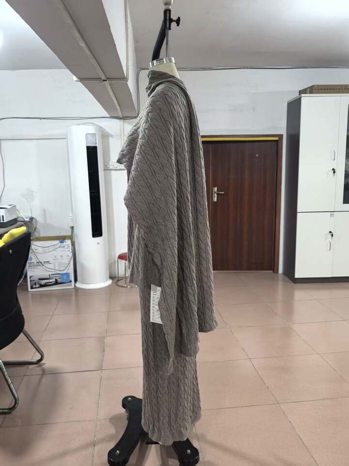 Bộ ba món áo len dệt kim tay dài kèm khăn choàng và chân váy dài — Màu cà phê, Màu sô cô la, Màu trắng, màu xám chi tiết 6