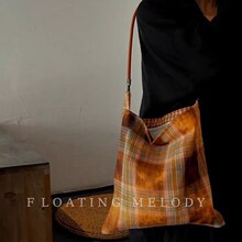 秋冬氛围小众脏橘色扎染格子棉麻单肩布包FloatingMely原创文艺2