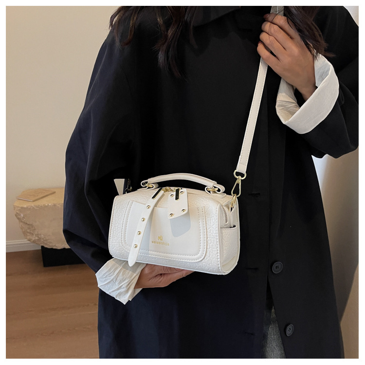2023 Ny, populær dameveske, fasjonabel, liten håndveske med steinmønster og tekstur for små kvinner, enkel, liten, firkantet crossbody-veske_voghion.com
