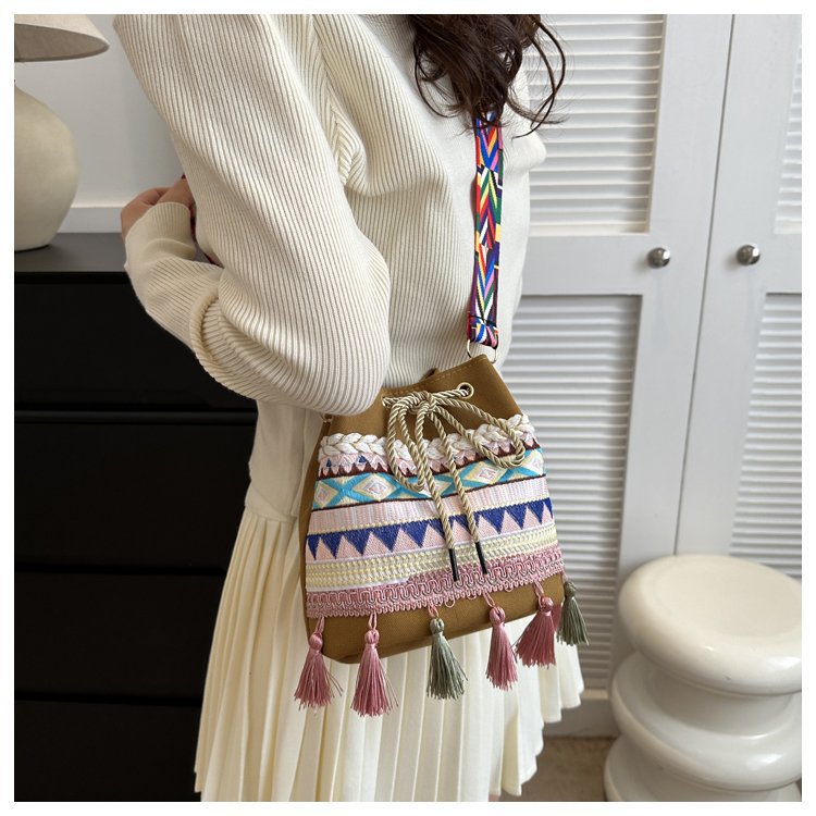 Women's Medium Canvas Geometric Ethnic Style Tassel String Bucket Bag display picture 20