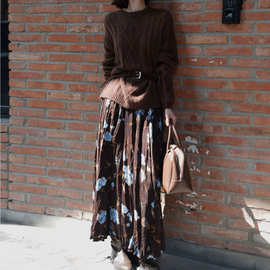 法式复古度假风碎花半身裙2025秋季新款压绉松紧腰气质中长款裙子