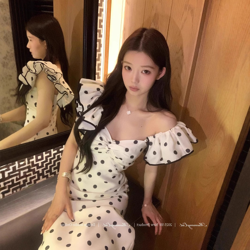 Mummy Cat Egg-laying Meow Ball Flower Elegant Retro Black and White Polka Dot Strapless Full-length Birthday Dress Mummy Cat Egg-laying Meow Ball Flower Elegant Retro Black and White Polka Dot Strapless Full-length Birthday Dress