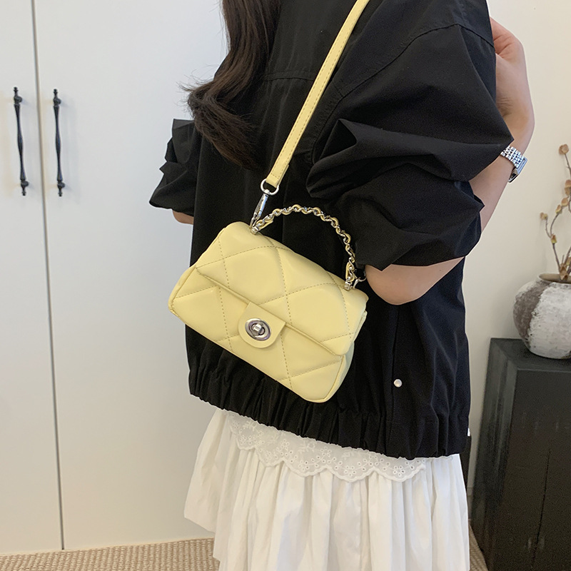 Bolso de mano popular de este año 2025 verano nuevo bolso de mujer pequeño bolso de hombro de cadena de viento fragante bolso de mensajero de hilo bordado de diamantes