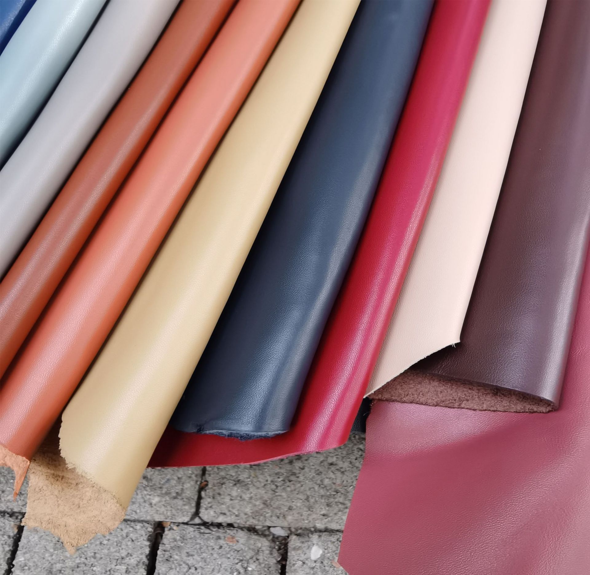 现货供应箱包手袋用头层软纳帕牛皮男女鞋用皮料