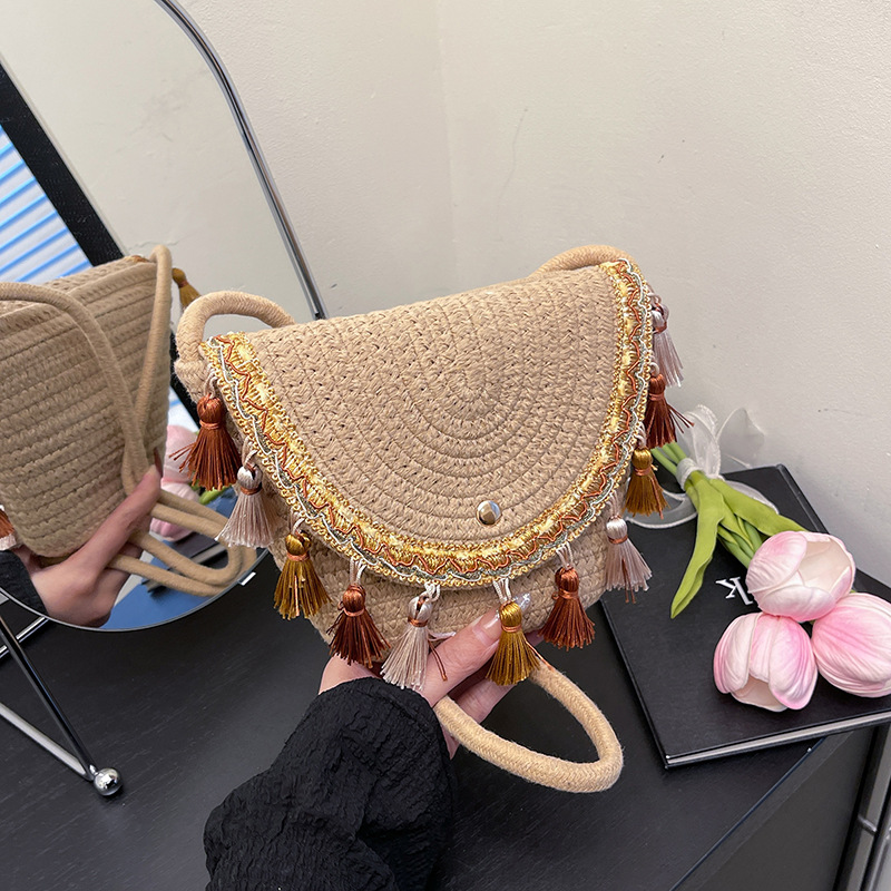 Borsa a tracolla donna in paglia a busta versatile_voghion.com