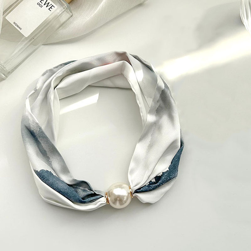 Pañuelo de seda para mujer primavera y verano 2024 nuevo collar de hebilla de succión magnética de perlas de alto nivel de nicho
