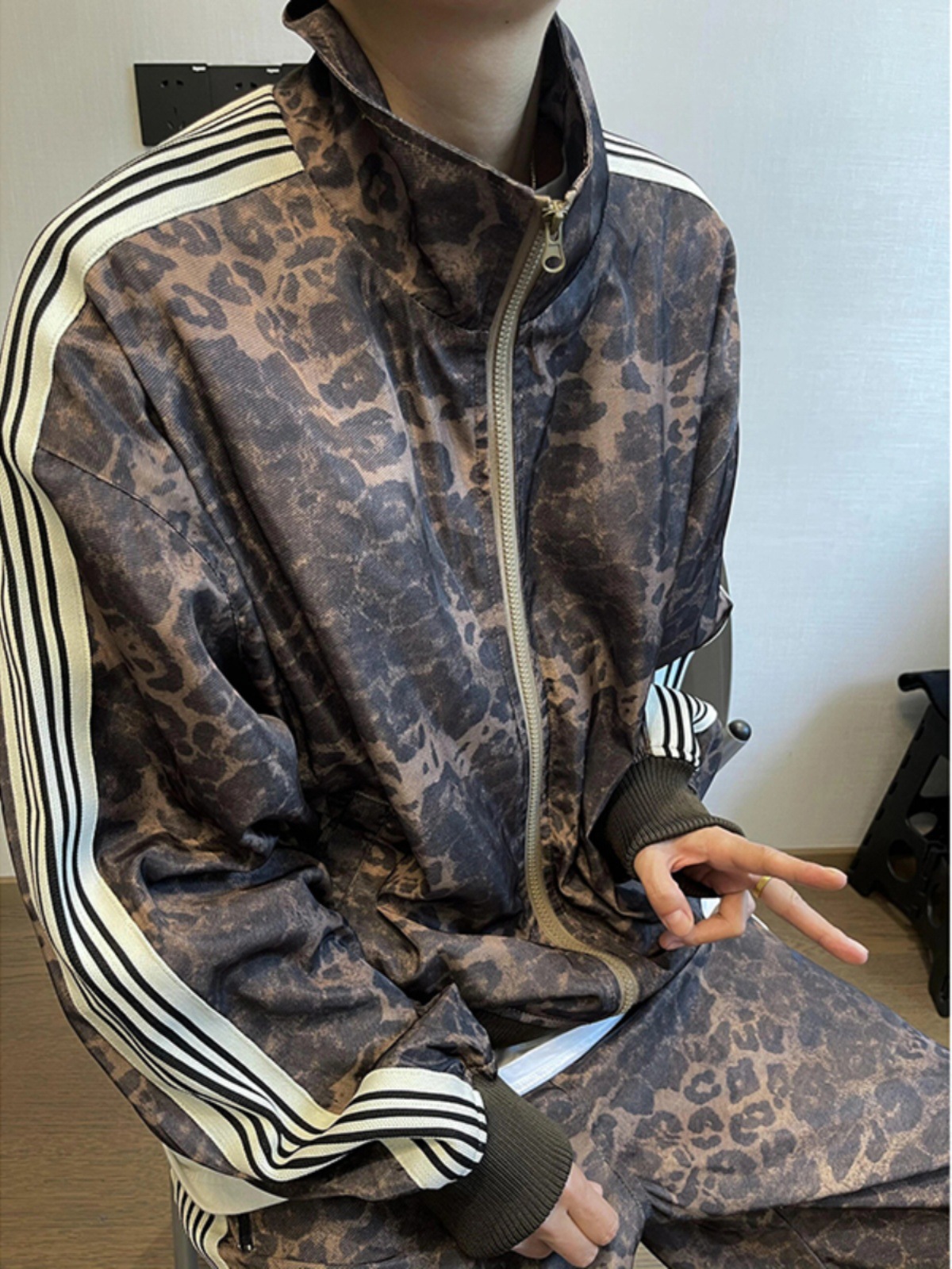 Vintage herr sportset i retrostil med leopardmönster_voghion.com