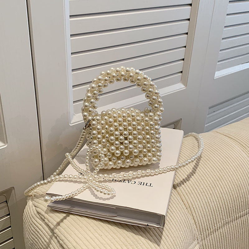 Bolsa de perlas portátil para niñas 2023 nueva pequeña princesa tejida a mano bolsa de mensajero bolsa de accesorios de cambio de bebé mini