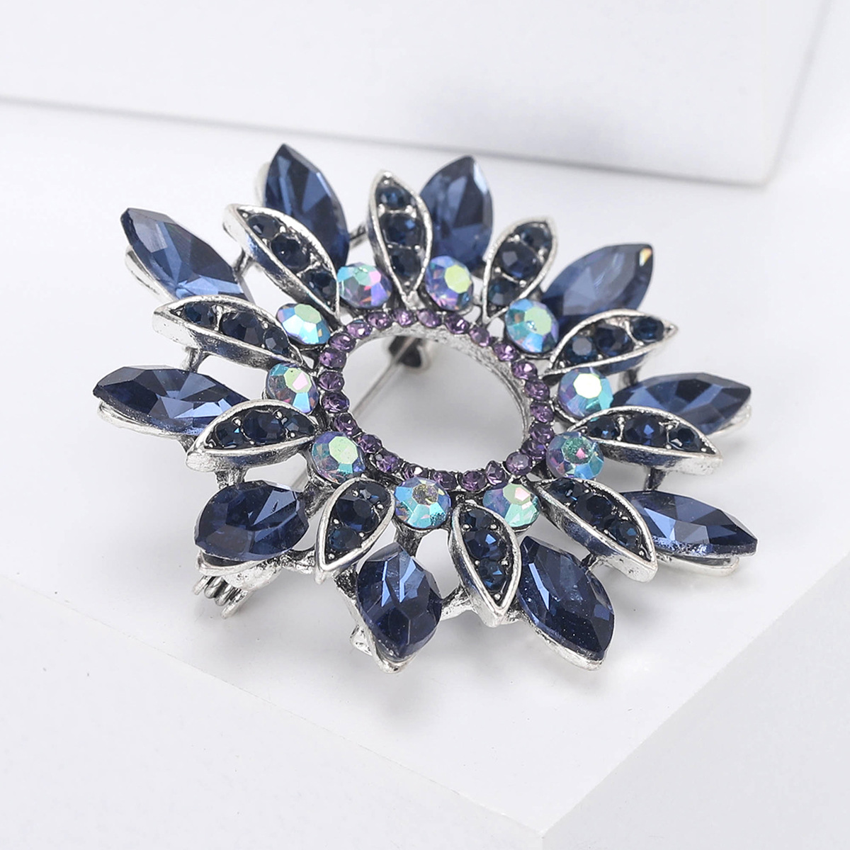 Alloy Material Retro Pin Flower Alloy Inlay Rhinestones Women's Brooches