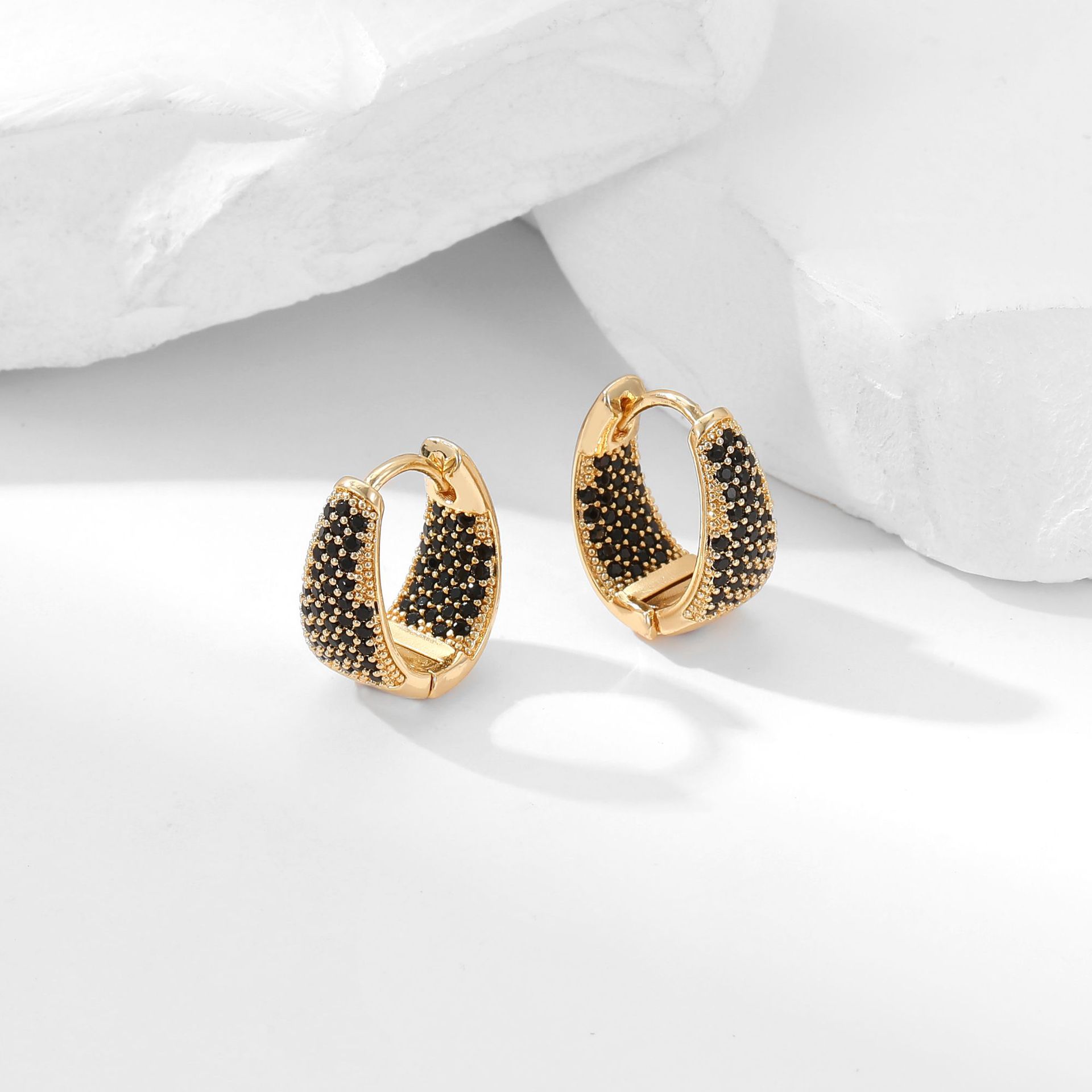 Women's Gender 1 Pair Simple Style Classic Style Color Block Inlay Copper Rhinestones Earrings