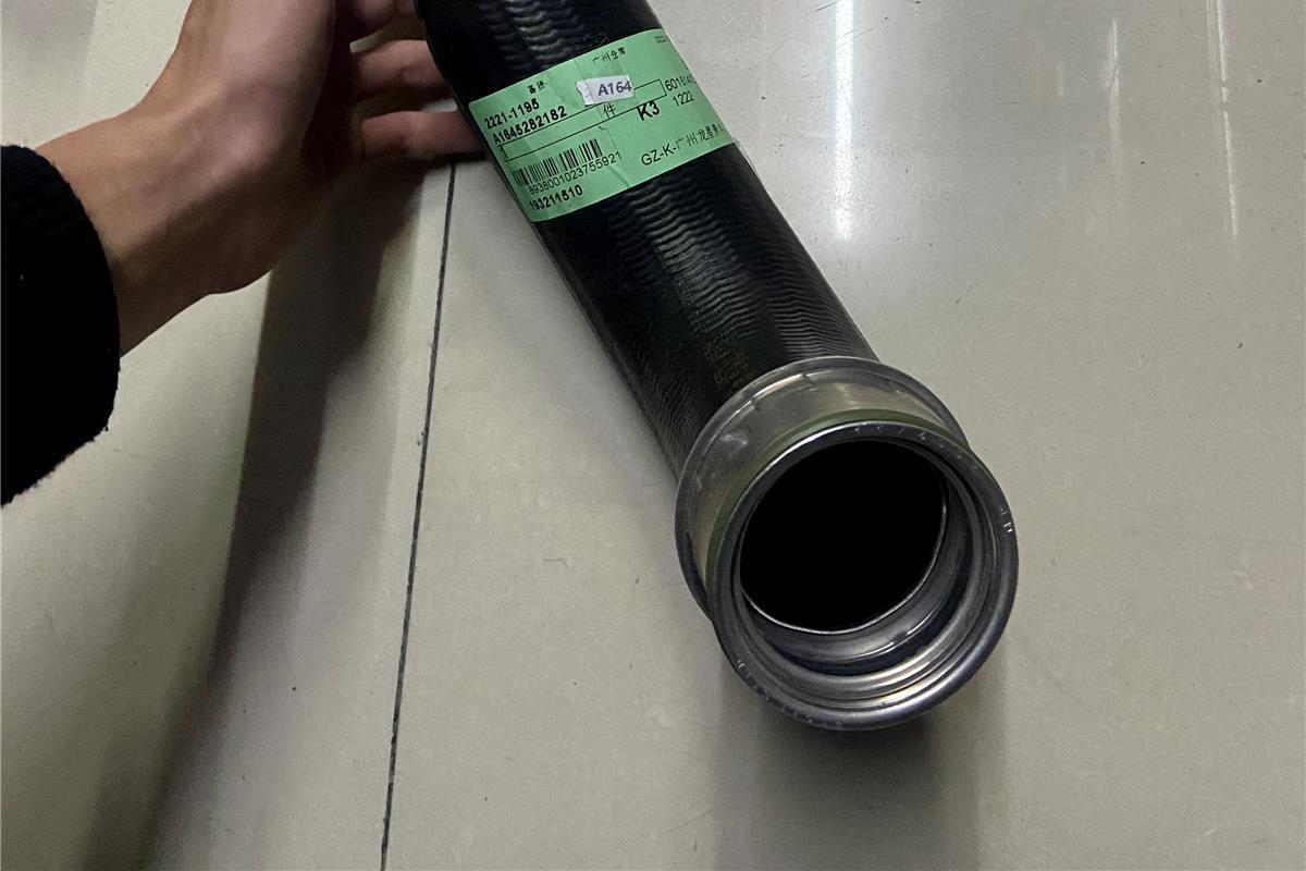Intercooler Air Hose for Mercedes-Benz GL320 GL350 GL420 GL450 GL500 GL550