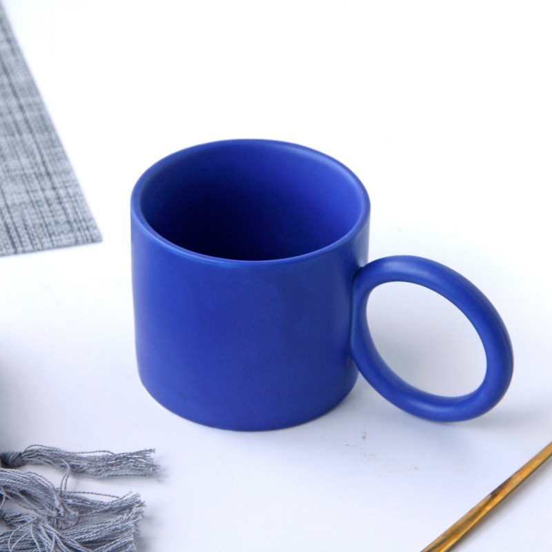 Tazza blu Klein in ceramica creativa con manico grande per orecchie, design con senso della tazza da caffè_voghion.com