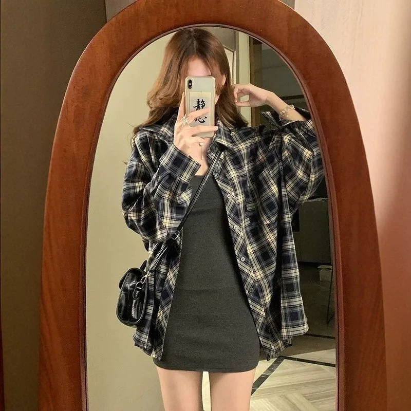 Hong Kong-style trendy shirt, navy blue, mid-length, loose-fitting plaid shirt, suitable for students, a chic and stylish outerwear piece for spring and autumn