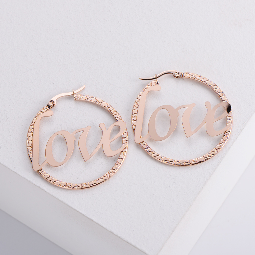 Boucles D&#39;oreilles En Acier Inoxydable Simple Lettre D&#39;amour En Gros Nihaojewelry display picture 2