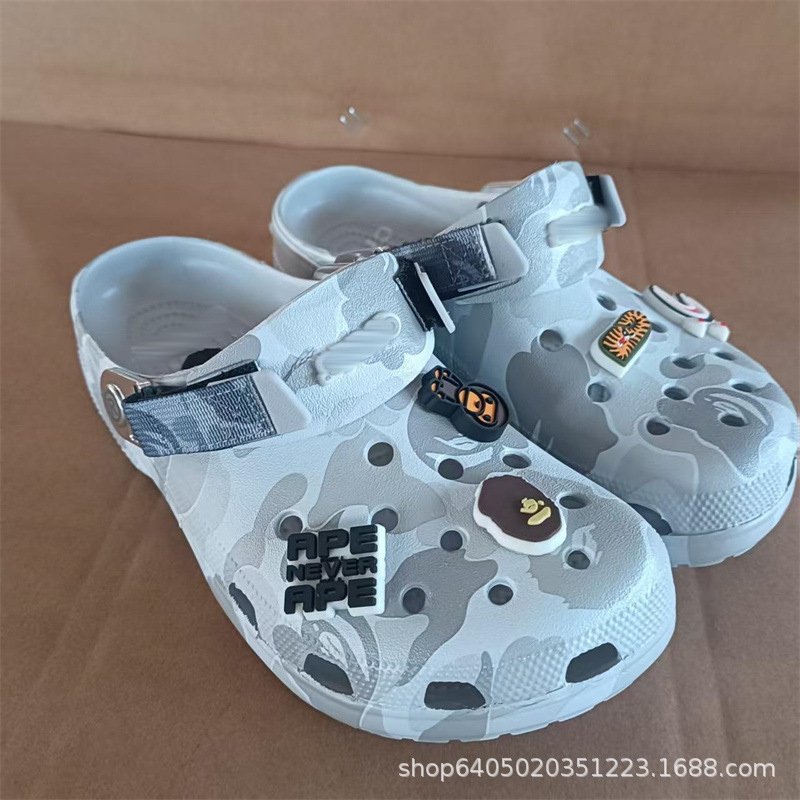 Celebrity Baya Style Bape Printed Camouflage Ape Bape Electroplated Buckle Hole Shoes Comfortable Slippers Sandals Beach Shoes