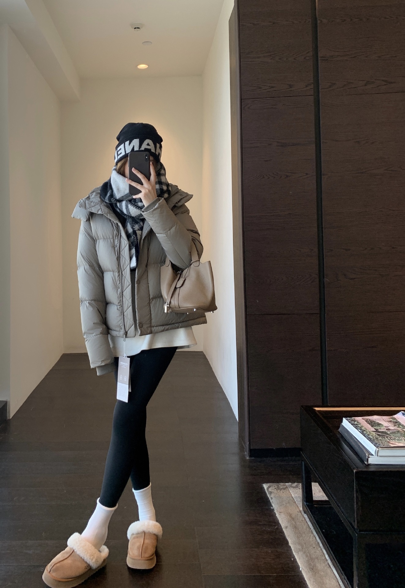 따뜻한 브라운 그레이 덕다운