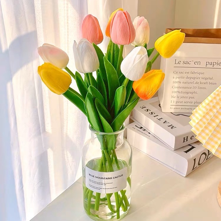 Tulipanes de simulación PU de alta gama flores de simulación de flores de una sola rama sensación de humedad decoración de mesa de comedor en el hogar flores falsas