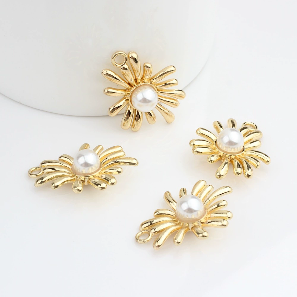 Creative small design retro earrings, pendant, accessories, simple and elegant design