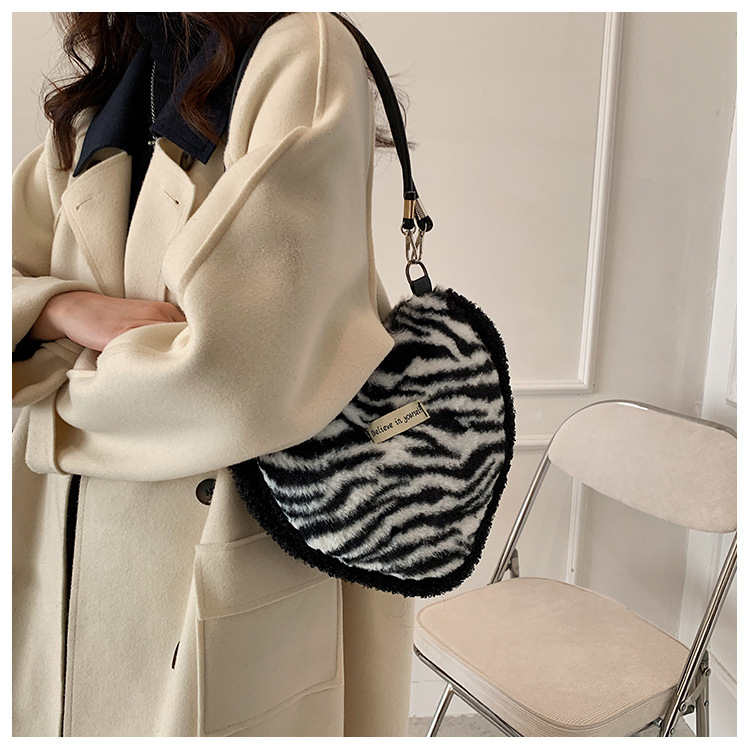 Women's Small Plush Zebra Flower Checkered Streetwear Heart-shaped Magnetic Buckle Underarm Bag display picture 2