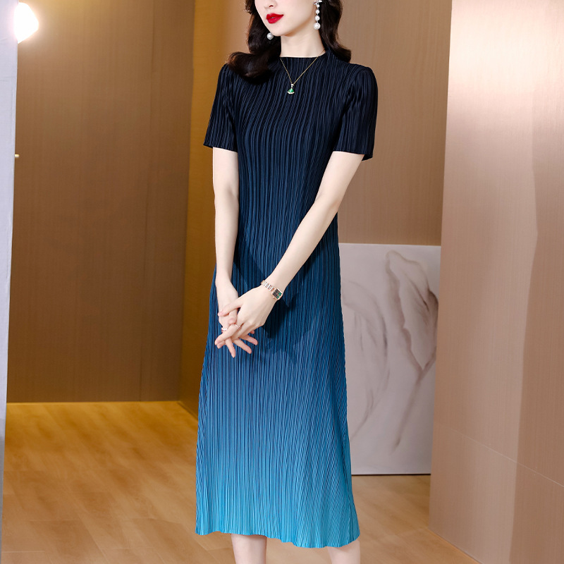 Miyake Pleated Gradient Print Dress for Women, High-End Elegant Slim-Fit Straight A-Line Long Dress, Summer 2026 Miyake Pleated Gradient Print Dress for Women, High-End Elegant Slim-Fit Straight A-Line Long Dress, Summer 2026