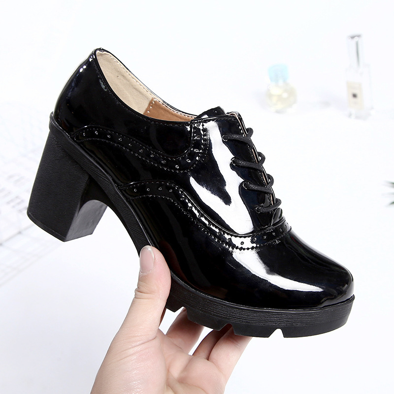 British-style brogue thick-soled women's leather shoes with chunky heels and laces, vintage Oxford shoes, shiny leather, versatile for spring and autumn, suitable for commuting British-style brogue thick-soled women's leather shoes with chunky heels and laces, vintage Oxford shoes, shiny leather, versatile for spring and autumn, suitable for commuting