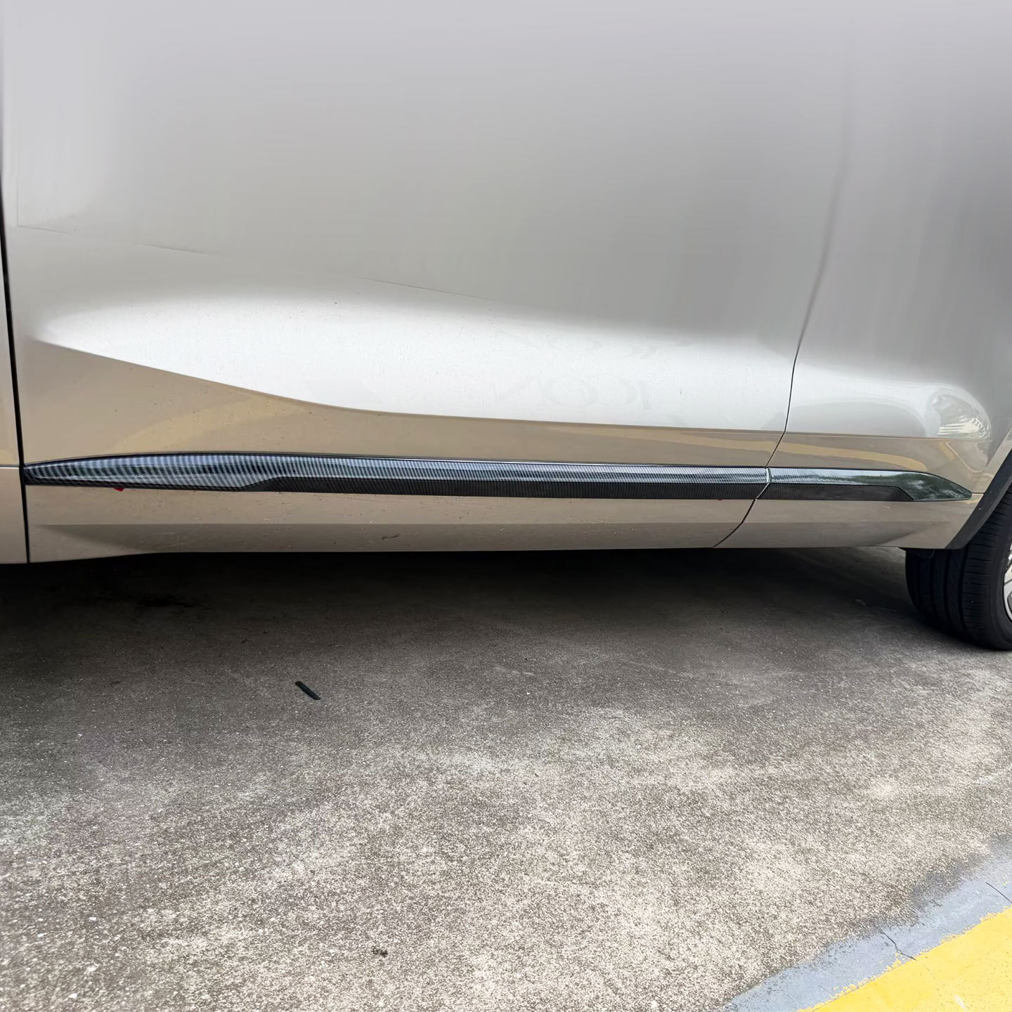 Compatible with 26 models of Geely Xingyue L and Geely Monjaro body trim, door anti-collision strip modification accessories