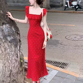 红色飞飞袖荷叶边波点方领连衣裙女夏季法式温柔露背收腰包臀长裙