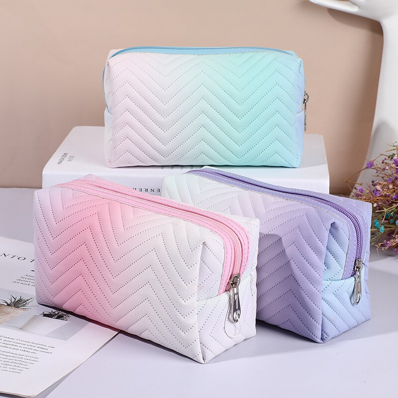 Gradient color quilted makeup bag for women, large capacity, portable travel toiletry storage bag, simple ins-style new model