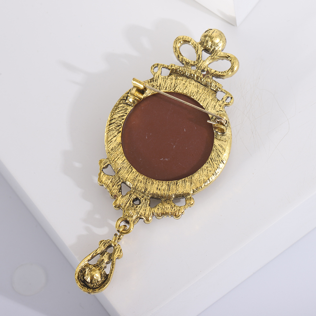 Women's Gender Inlay Design Retro Pin Human Alloy Inlay Rhinestones Women's Brooches