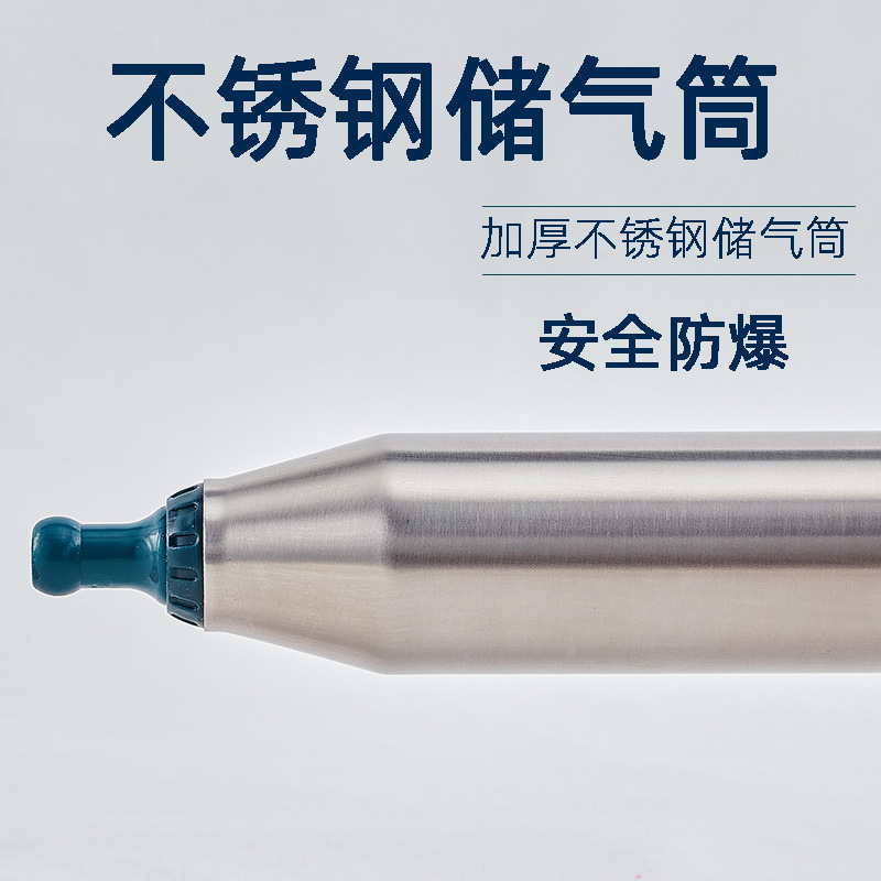 虎行科技便器の疎通器が下水道を通って座っています。|undefined