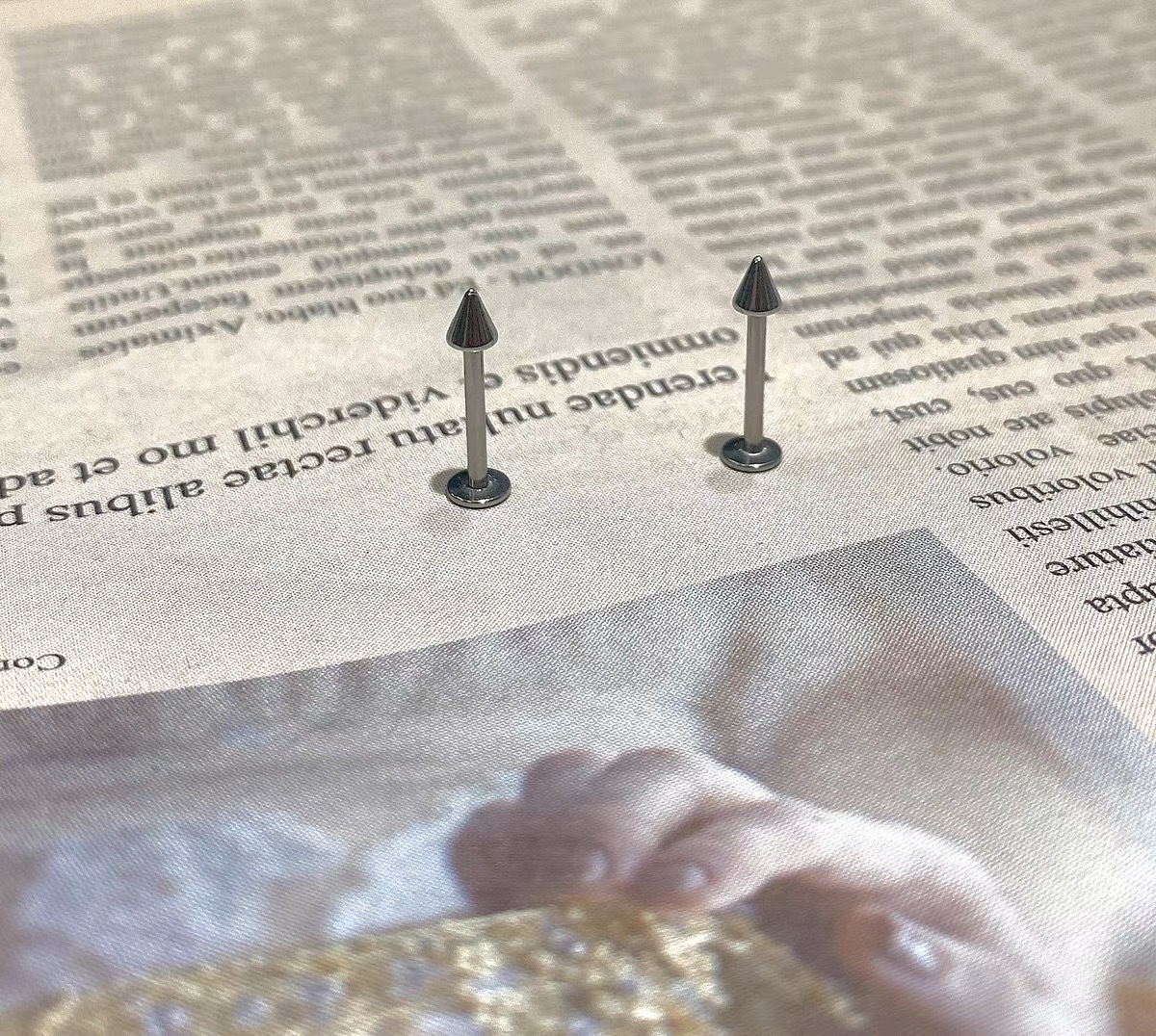 Pointed titanium steel lip stud product view