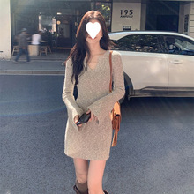 气质性感v领针织连衣裙女秋冬2025年新款高腰修身百搭a字包臀短裙