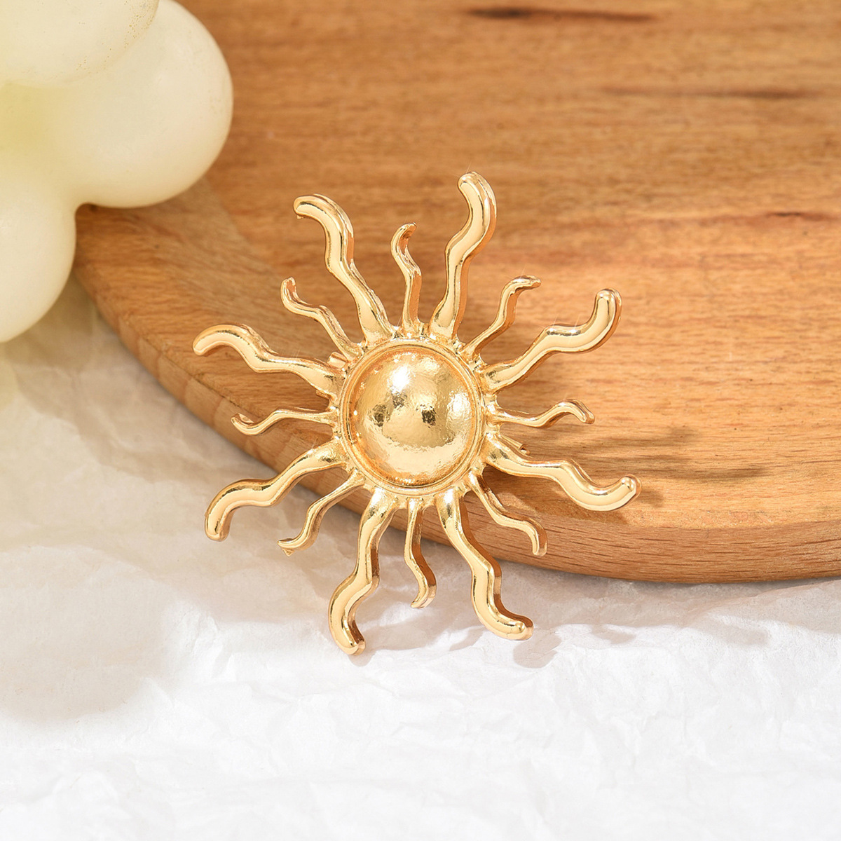 Zonnebloem en zwaluw broche voor dames mode accessoire_voghion.com